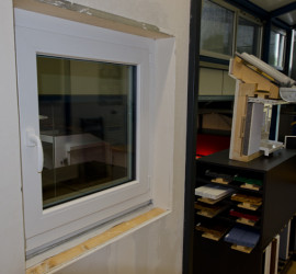 Fenster weiß und Musterdach