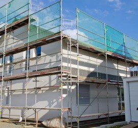 Fertig gedecktes Haus (Nordwestseite)