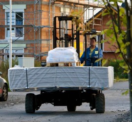 Materiallieferung Rigipsplatten per Flurförderzeug