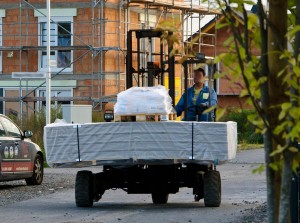 Materiallieferung Rigipsplatten per Flurförderzeug
