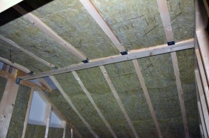 Dämmung vorm Schließen von Giebel und Decke 