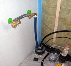Wasseranschluss im HAR, MSH in der Ecke, ESH für Nahwärme rechts