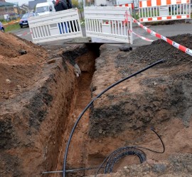 Mediengraben mit Hauptrohren, Telekomkabel