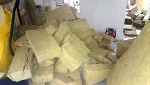 Sammlung von Dämmwollresten