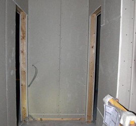 Flur OG mit Rigipsplatten an HKV-Wand