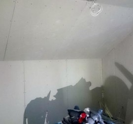 Gästezimmer mit Rigips-Platten beplankt