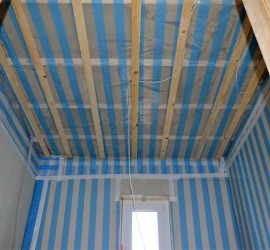 Hausanschlussraum mit Deckenlattung