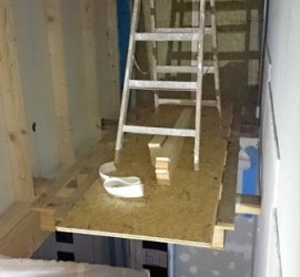 Palettengerüst im Treppenhaus (Nahansicht)