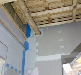 Palettengerüst im Treppenhaus (Unterseite)
