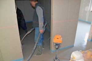 Estrichverlegung mit Laser in der Ankleide