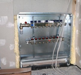 Heizkreisverteiler im EG-Flur