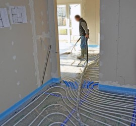 Estrichverlegung im Wohnzimmer, Sicht vom Flur