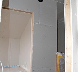 Lüftungswand im OG-Flur geschlossen