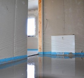 flüssiger Estrich im OG-Flur-OG