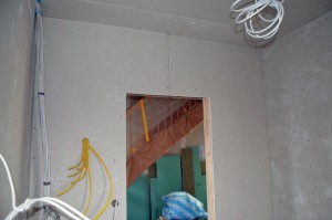 Hausanschlussraum Rigipsplatten Türseite