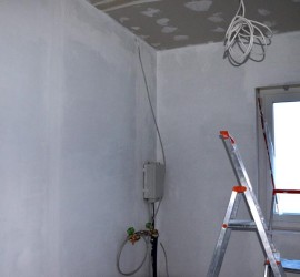 Hausanschlussraum Wände mit Sperrgrund morgens