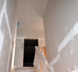 Treppenhaus nach mehreren Spachtelgängen