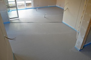 Wohnzimmer: Estrich mit Trennfuge wegen Raumgröße