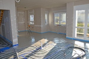 Estrichverlegung mit Laser im Wohnzimmer