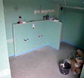 Steckdosen und Lampenklemmen im Bad