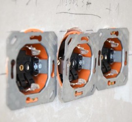 3er-Steckdose ohne Blende und Rahmen