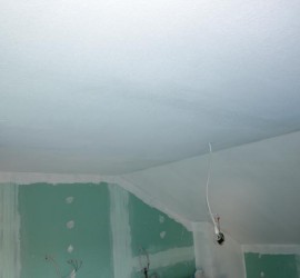 Bad-Decke mit Rollputz