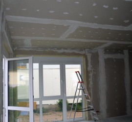 Wohnzimmer mit eingespachtelten Eckwinkeln