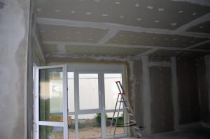 Wohnzimmer mit eingespachtelten Eckwinkeln