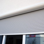 Rollladenintergarten-Westseite halb geschlossen