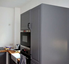 Küche mit Sichtblende am Hochschrank