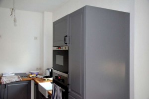 Küche mit Sichtblende am Hochschrank