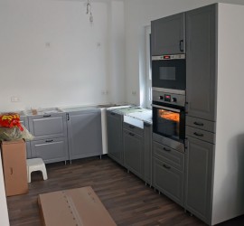 Küche am 1. August mit Griffen