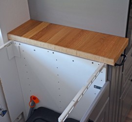 2. August: Das erste Stück Arbeitsplatte