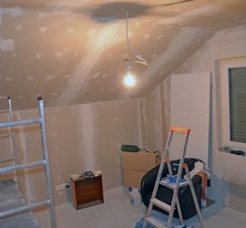 Gästezimmer nach erstem Spachtelgang