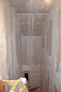 Treppenhaus nach erstem kompletten Spachtelgang