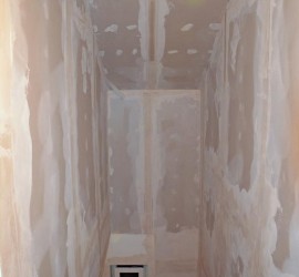 Treppenhaus nach erstem kompletten Spachtelgang