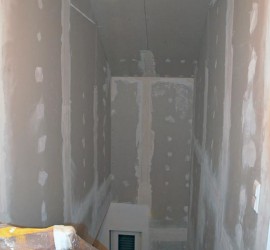 Treppenhaus, so weit wir es gespachtelt hatten