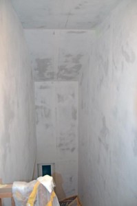 Treppenhaus gespachtelt und geschliffen