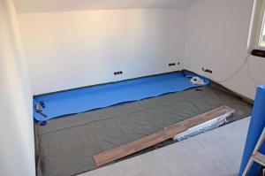 Dampfsperre und Trittschalldämmung für Laminatboden