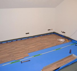 Ca. ein Drittel des Laminats im Gästezimmer