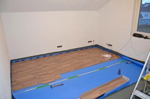 Ca. ein Drittel des Laminats im Gästezimmer