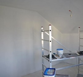 Gästezimmer: Sperrgrund an Wänden und Decke