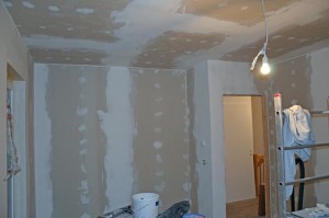 Gästezimmer gespachtelt (Türwand)