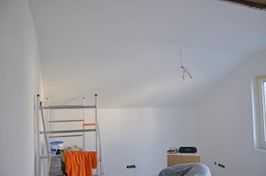 Gästezimmer verputzt von der Tür aus gesehen