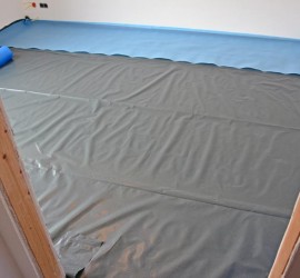 Dampfbremsfolie mit erster Trittschalldämmungsbahn