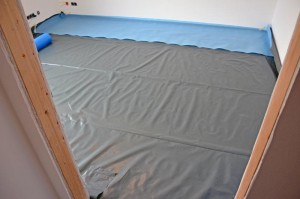 Dampfbremsfolie mit erster Trittschalldämmungsbahn