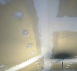 Bücherzimmer Übergang Deckenschräge mit eingespachteltem Fugenband