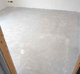 Estrichboden Untergrund für Laminatverlegung gereinigt