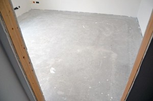 Estrichboden Untergrund für Laminatverlegung gereinigt