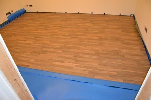 Ca. 70% des Laminats verlegt, bisher ohne Zuschnitthindernisse